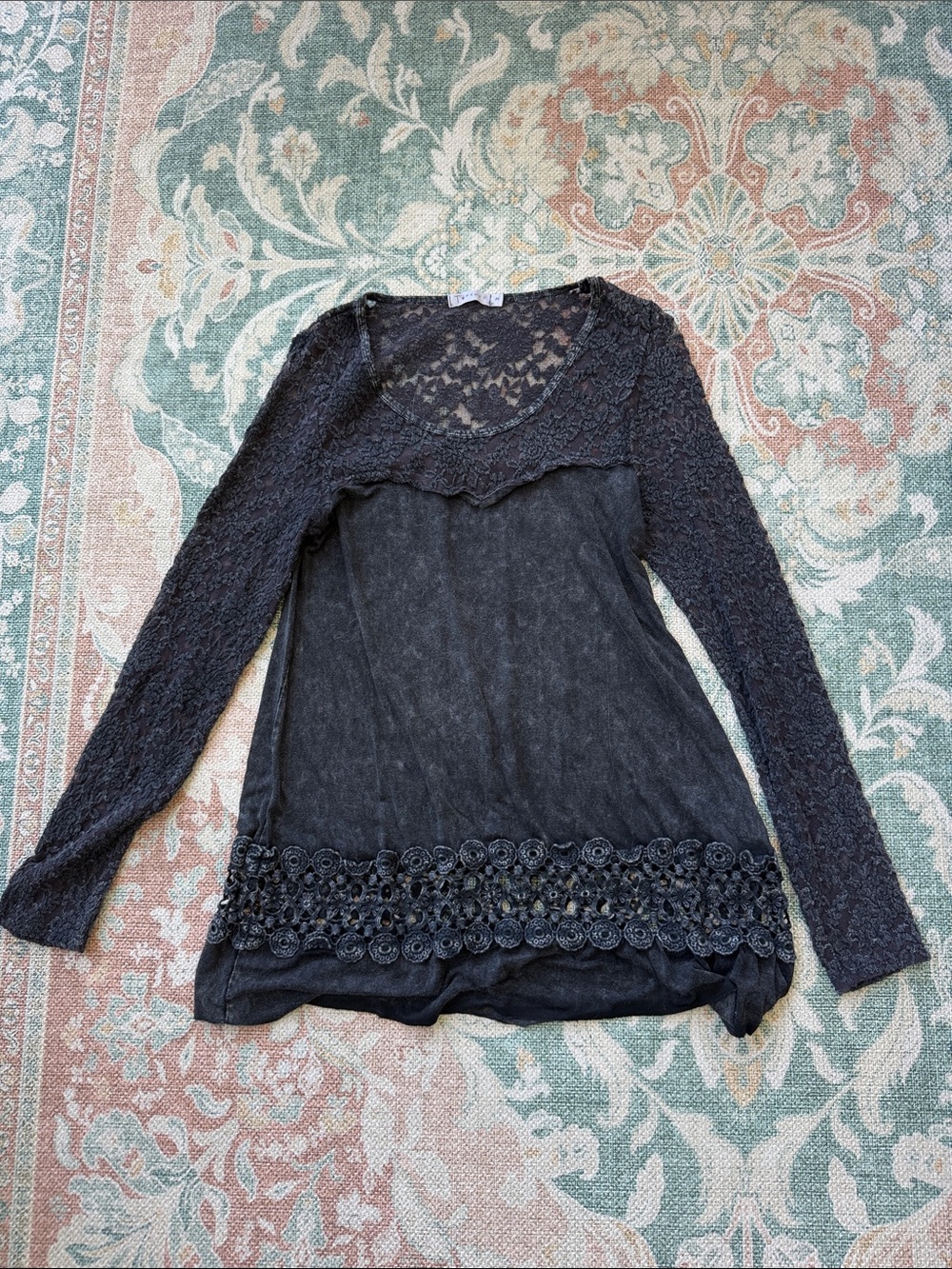 T Party Fashion Black Lace-Yoke Long Sleeve Tunic with Floral Hem